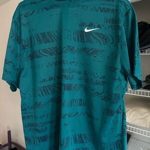 Nike Men's Teal and Black Graphic Tee
